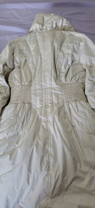 Chaqueta de plumas beige