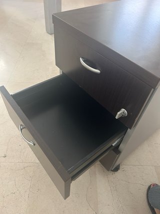 Cajonera de madera con ruedas