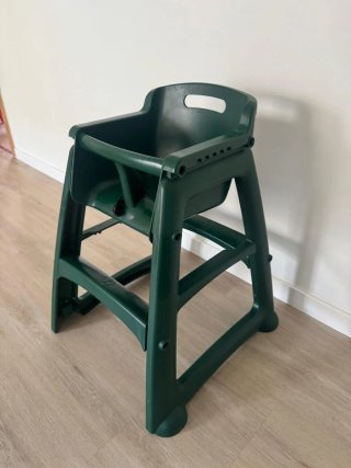 Seggioloni in polipropilene per scuole e ristoranti