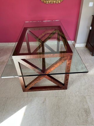 Mesa de cristal y madera