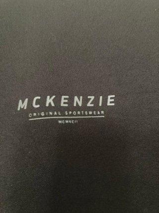 Camiseta McKenzie Negra y Gris