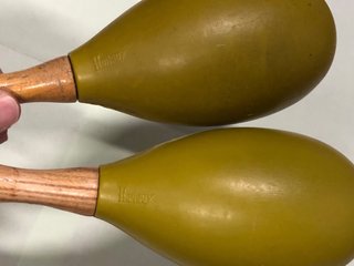 Maracas de madera y plástico