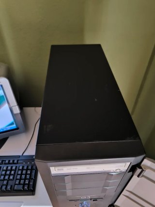 Ordenador sobremesa Hyundai con monitor