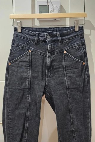Vaqueros Mom Slim NUEVO Stradivarius Talla 36