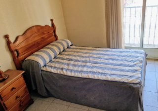 Conjunto habitación: Armario de madera maciza...