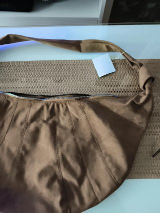 Bolso de hombro marrón
