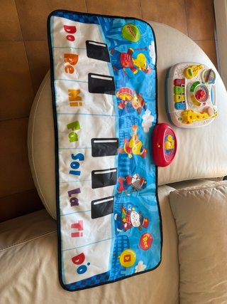 Alfombra musical piano y juguete
