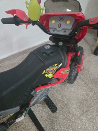 Moto eléctrica infantil Feber