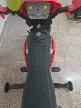 Moto eléctrica infantil Feber