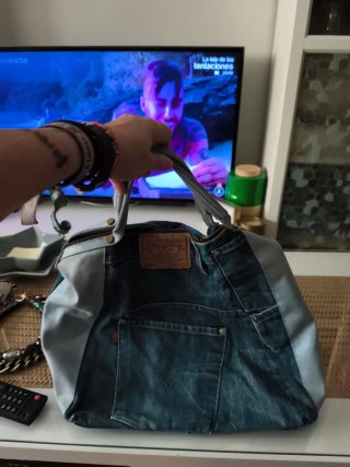 Bolso Levis customizado ante celeste