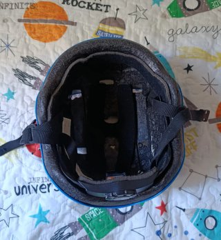 Casco niños azul para bici/patines. De 4-8 años