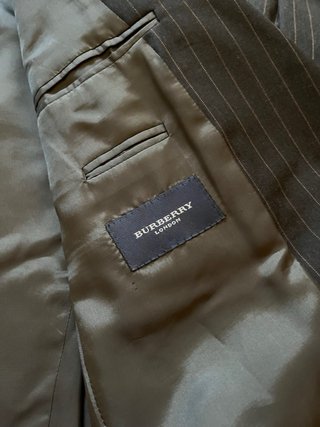 Traje Burberry Raya Diplomática.