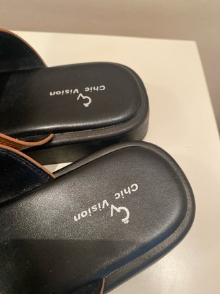 Sandalias Marrones con Hebillas Doradas. chicvisio