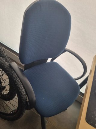 Silla de oficina azul