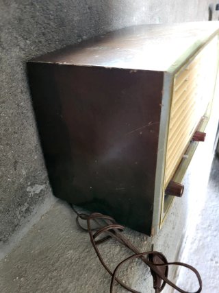 Radio antigua marca VICTORIA Modelo 25