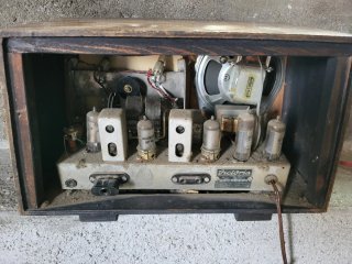 Radio antigua marca VICTORIA Modelo 25