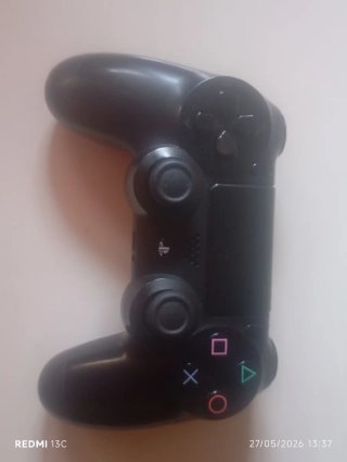 PS4 (PlayStation 4) Negra + Mando