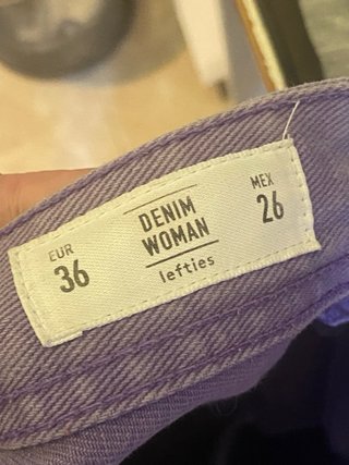 Pantalón vaquero flare morado