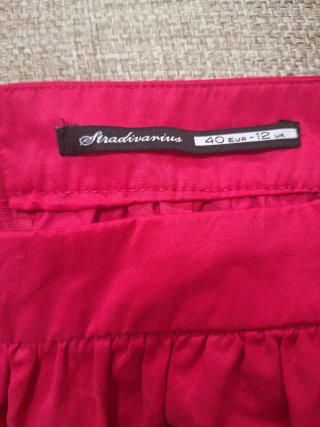 Minifalda fucsia Stradivarius T.40