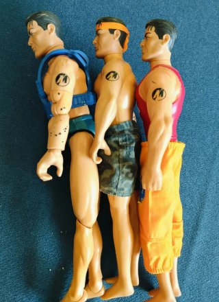 Tre Action Man, non completamente vestiti