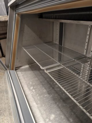 Mesa Fría Bajo Mostrador Expositor TRUE  Alta Gama