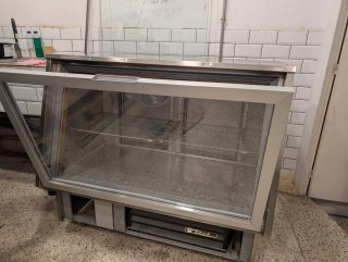 Mesa Fría Bajo Mostrador Expositor TRUE  Alta Gama
