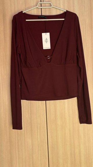 Top Stradivarius manga larga escote pico