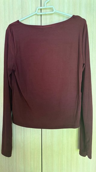 Top Stradivarius manga larga escote pico