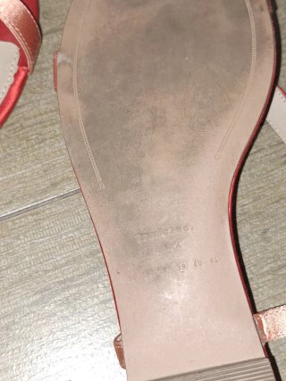 Sandalias naranja y beige