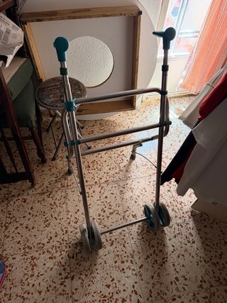 Silla de ruedas y andador