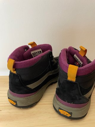 Botas Vans Ultrarange Negras y Moradas