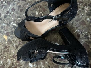 Zapatos de tacón negros talla 39