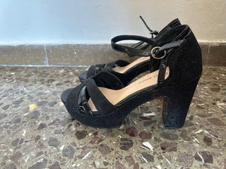 Zapatos de tacón negros talla 39