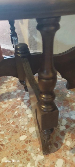 Mesa de centro redonda de madera y cristal