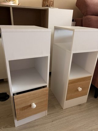 Mesitas de noche blancas y madera
