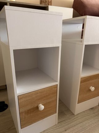 Mesitas de noche blancas y madera