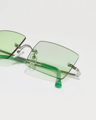 Gafas de sol doradas y amarillas y negras , verdes