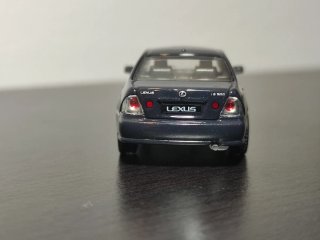Lexus IS 300 Gris Oscuro 1/64