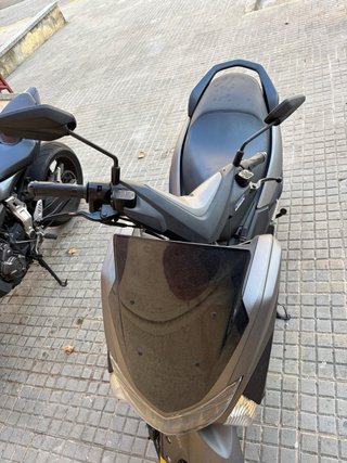 Yamaha NMAX 125cc Maxi Scooter Gris