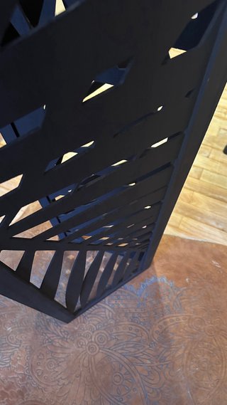 Biombo negro tallado hojas