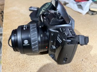 Minolta Dynax 500si Cámara Analógica Negra