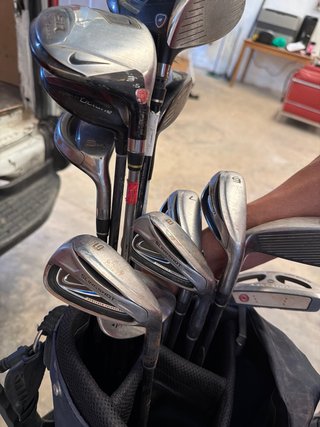 14 palos de golf y 26 bolas de