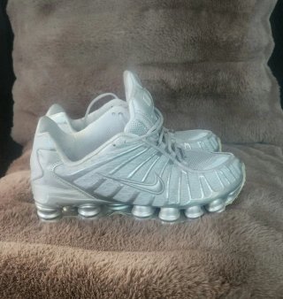 Nike Shox plateadas y blancas