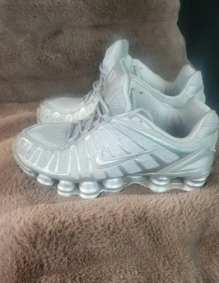 Nike Shox plateadas y blancas