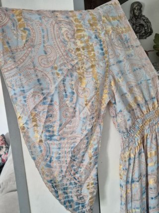 Vestido longo estampado azul e dourado