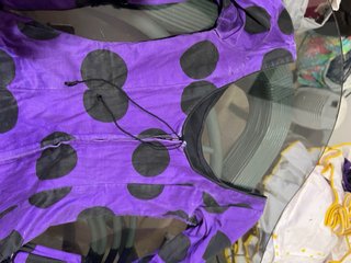 Traje de flamenca morado con lunares negros