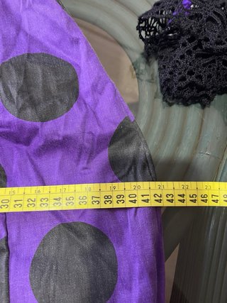 Traje de flamenca morado con lunares negros