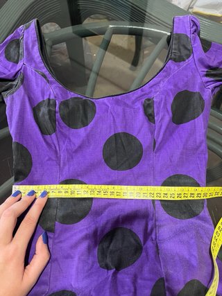 Traje de flamenca morado con lunares negros