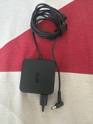 Portátil Asus Beige y Negro modelo A541U y cargado