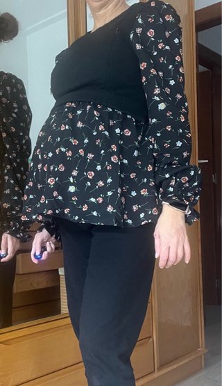 Camiseta premamá y lactancia floral negra